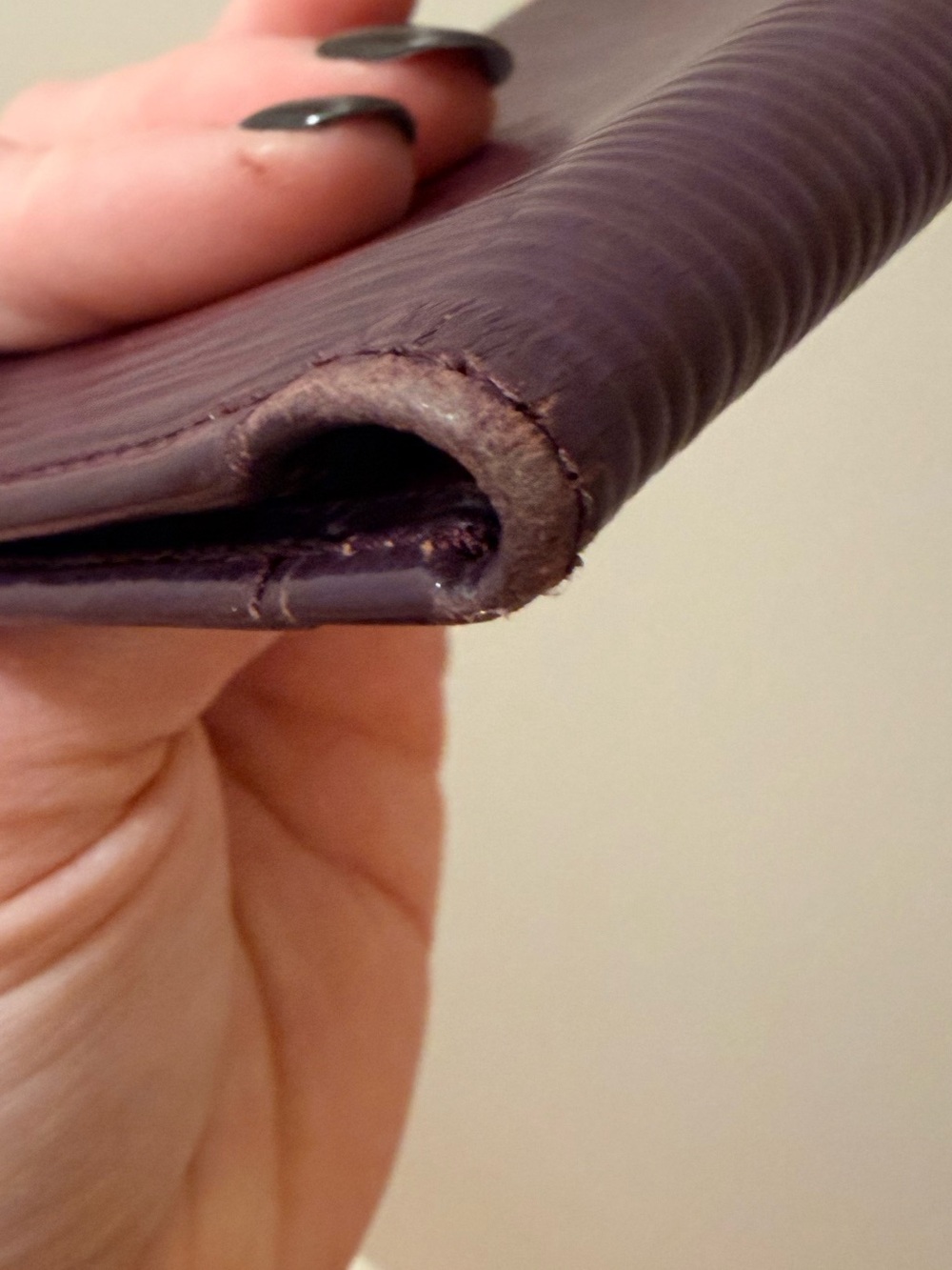 *Authentic* Louis Vuitton - Purple Epi Leather Card Holder - Picture 10 of 13